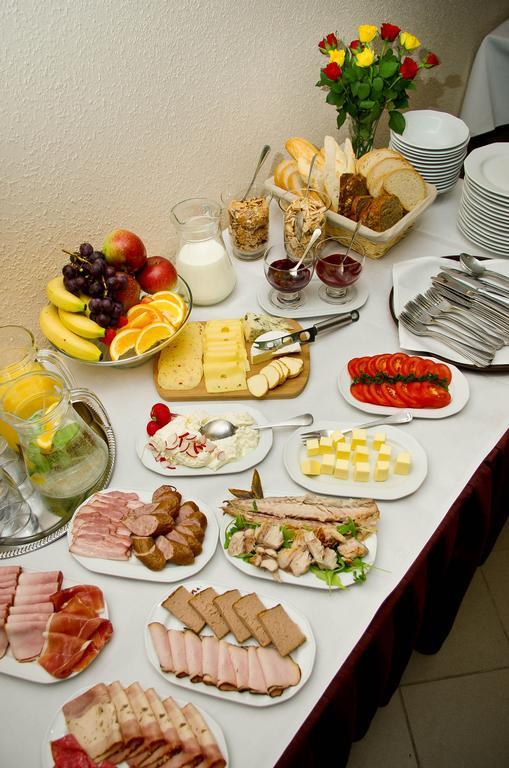 Hotel Komes Skarżysko-Kamienna المظهر الخارجي الصورة