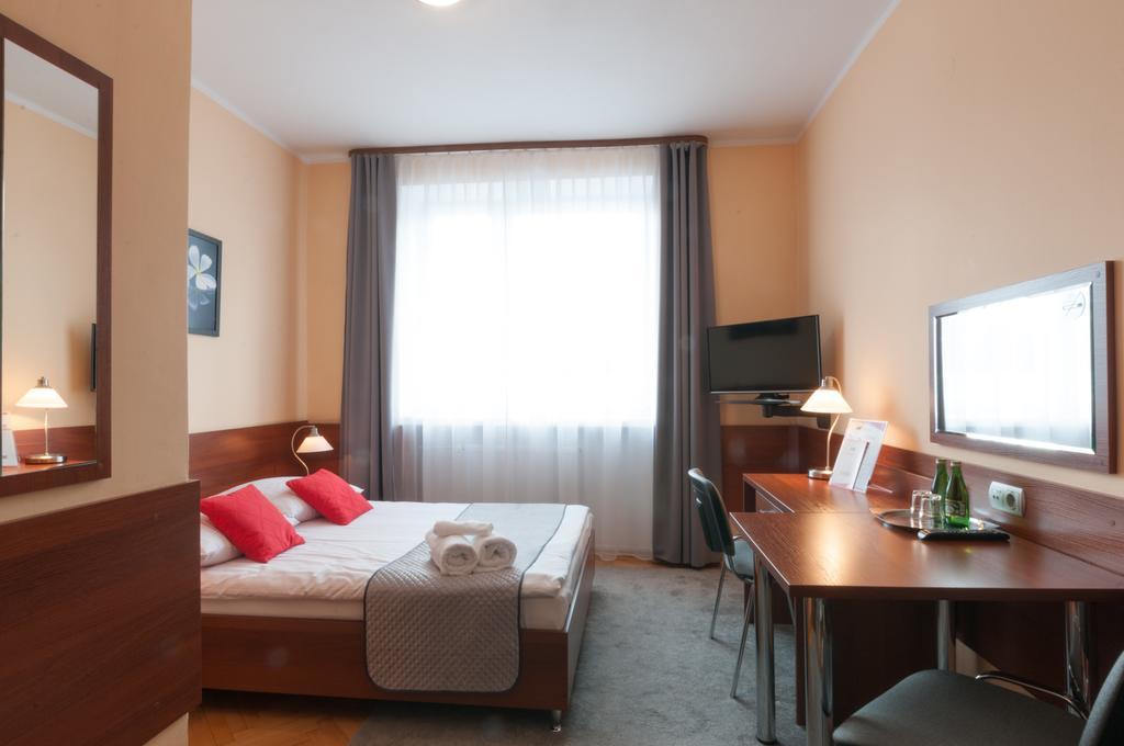 Hotel Komes Skarżysko-Kamienna المظهر الخارجي الصورة