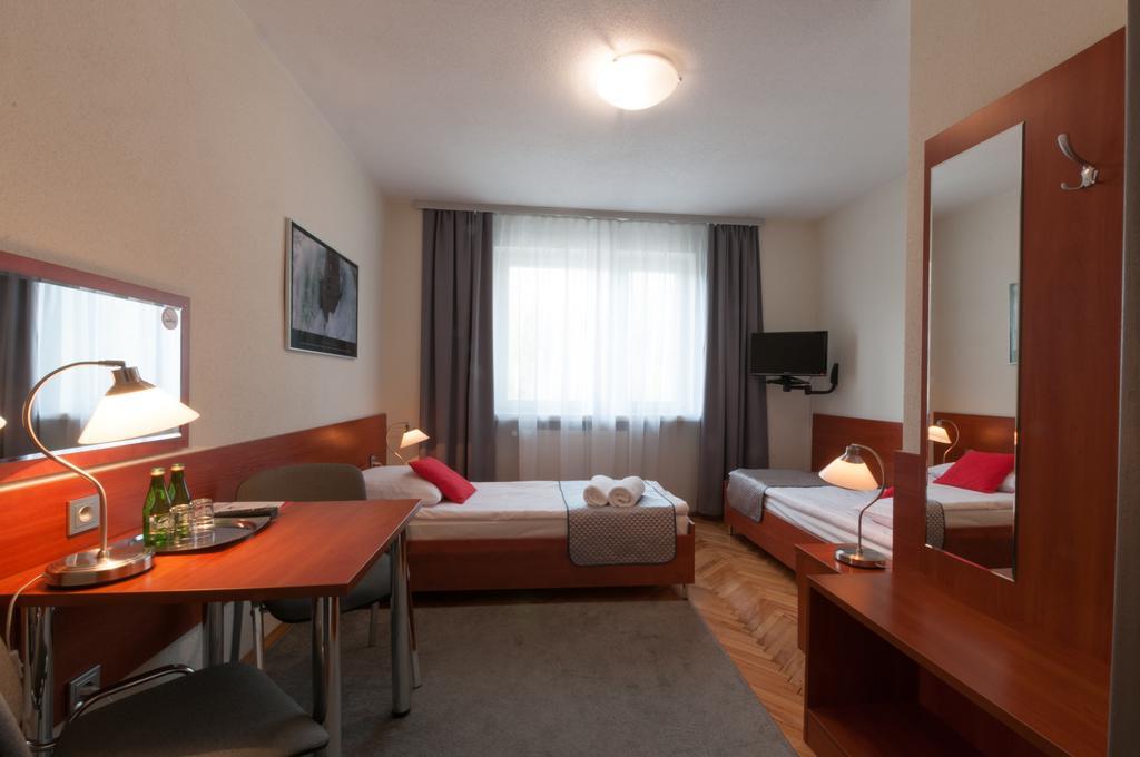 Hotel Komes Skarżysko-Kamienna المظهر الخارجي الصورة
